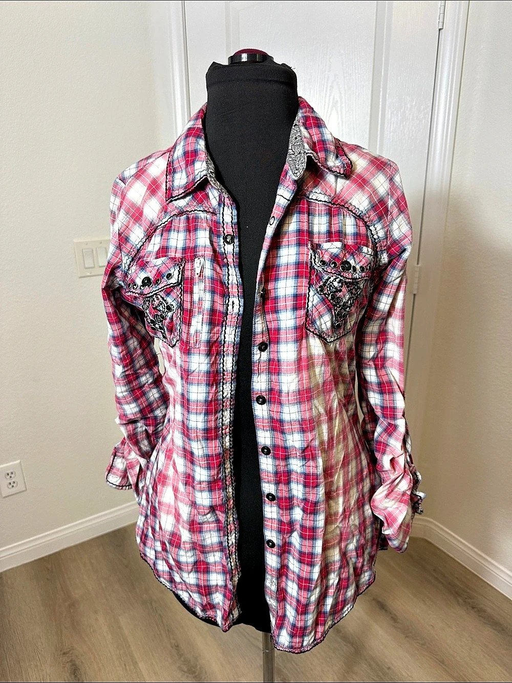 Roar Plaid Embellished Button Western Rock Shirt in Red & White Size Large
